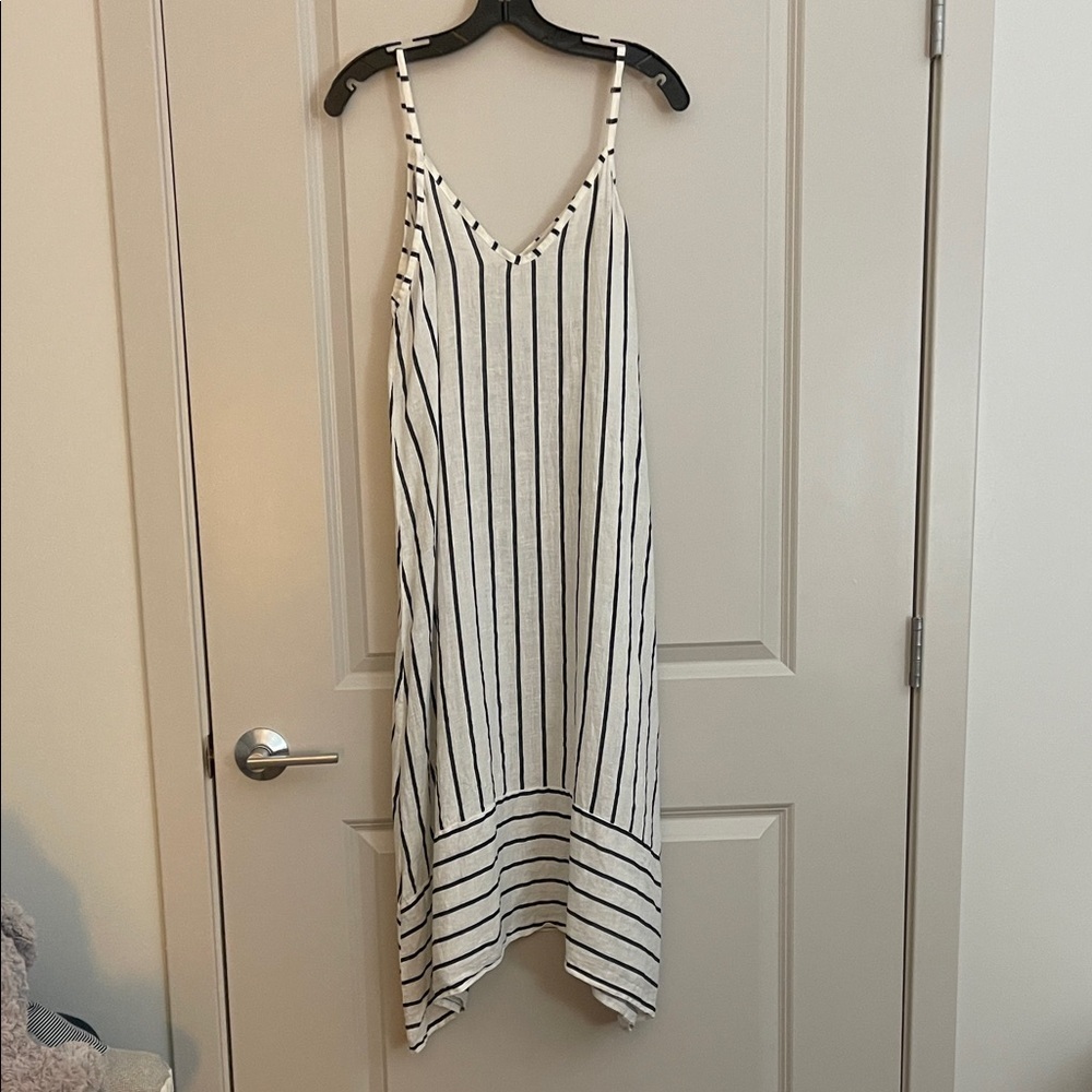 Chic Asymmetrical Striped Dress in Black and White